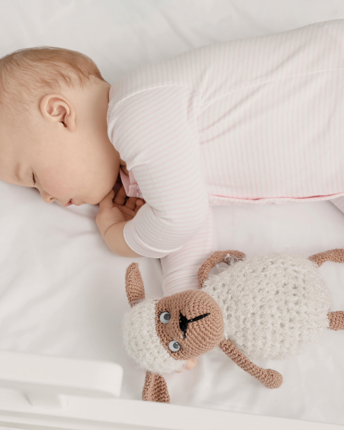 Baby sleeping safely in a crib